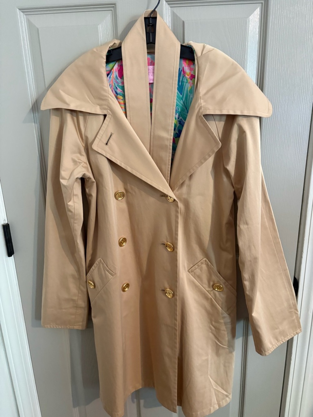 Lilly Pulitzer Tan Double-Breasted Trench Coat with Floral Cuff - Never Worn - - Picture 3 of 5